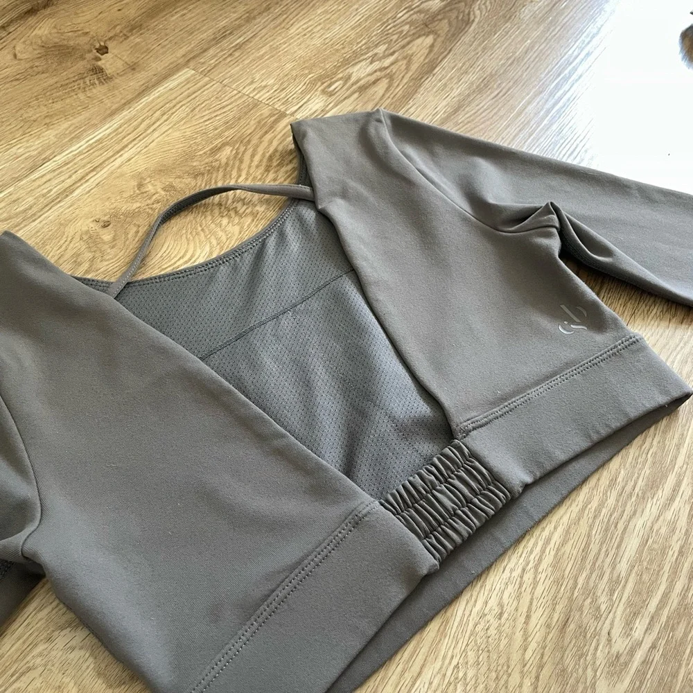 CROP SHOP BOUTIQUE | Gray Long Sleeve Sports Bra - Size S - Picture 3 of 3